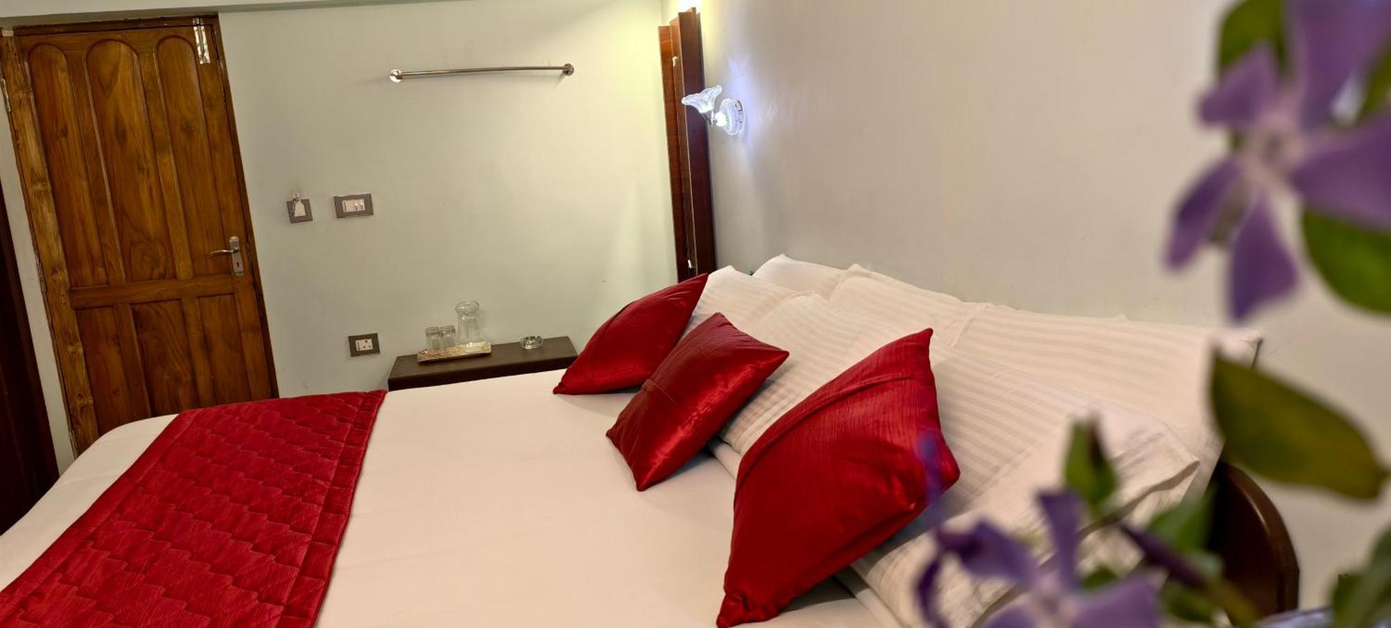 Ponmurugan Residency كوديكانال المظهر الخارجي الصورة
